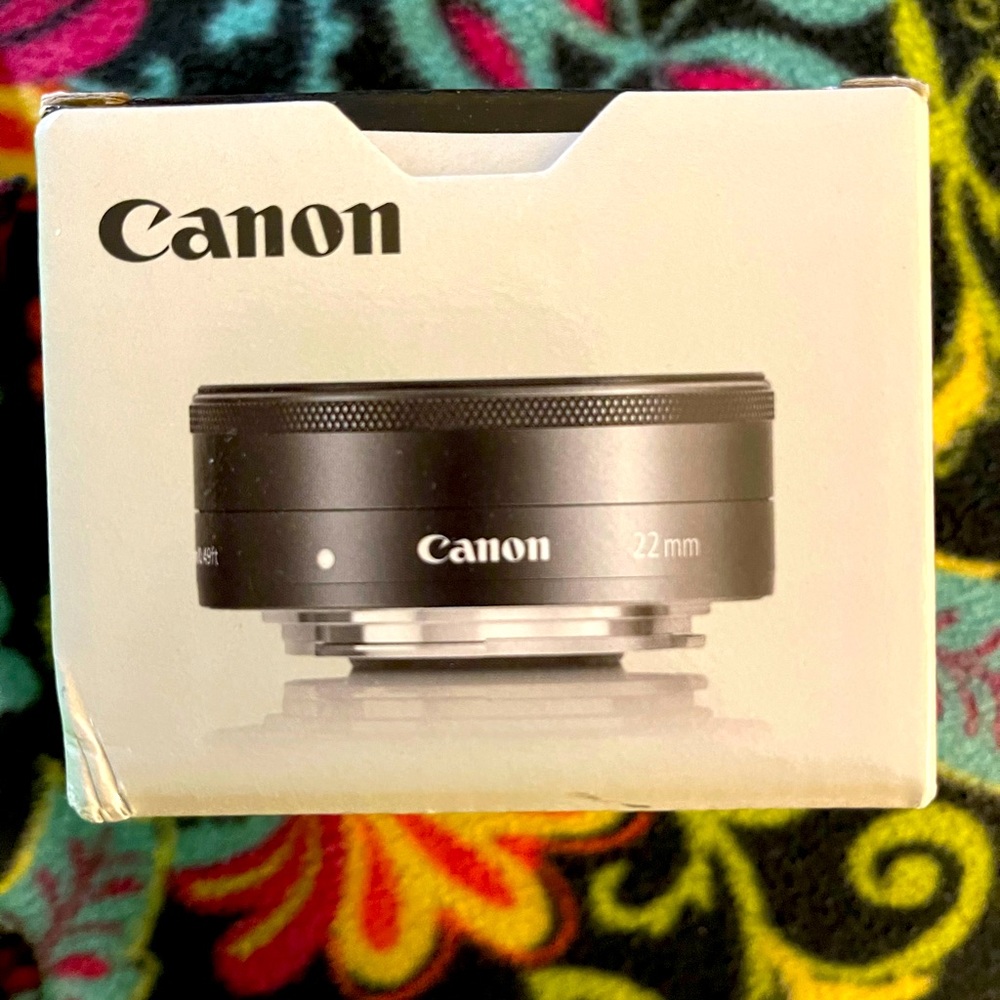 Cannon EFM 22mm f/2 Stm